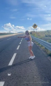 Hey no me dejes aqu no seas malito hey don t leave me here don t be