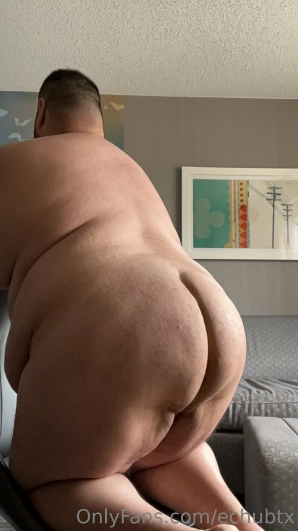 The people outside the hotel could see me taking these pics 