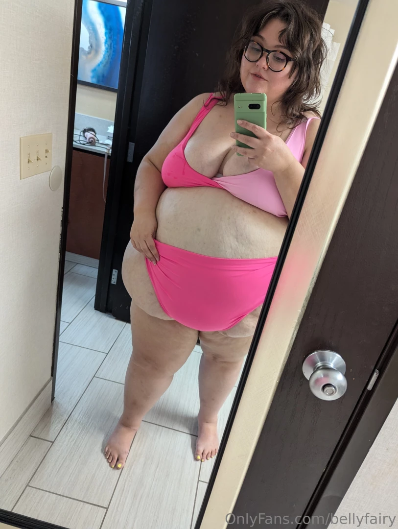 How do you feel about fat girls in glasses 