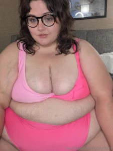 How do you feel about fat girls in glasses part 2
