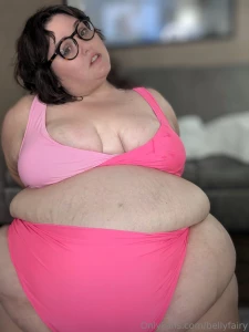 How do you feel about fat girls in glasses part 1
