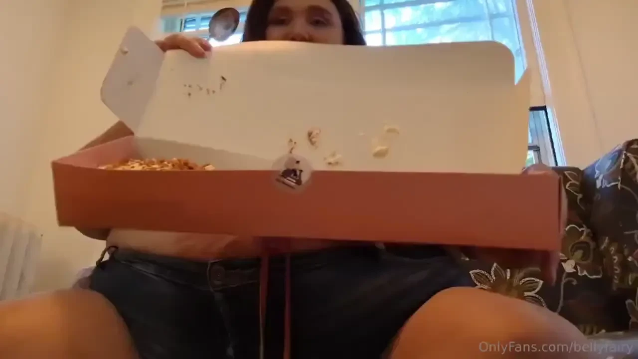 I was feeling so hungry and horny so i couldn t help myself from 