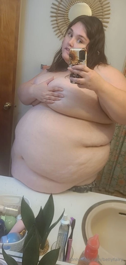 Need to find a counter i can recreate these sink belly photos on i bet 