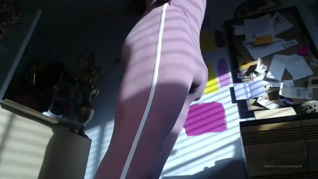 Squatty thotty- 200 squats plus oiled ass pov ball hanging tugging 