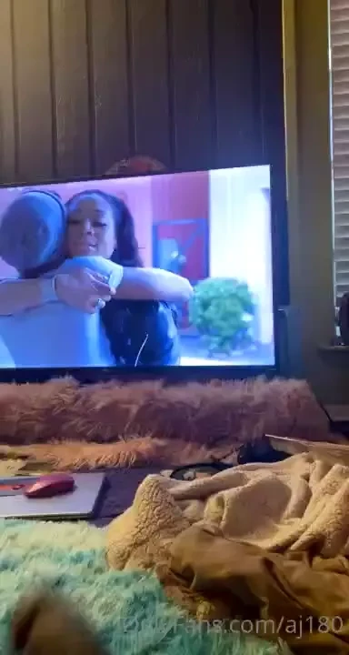 Just cuddle with meeeee 