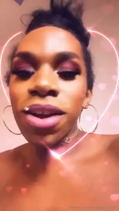 I m one of those chicks that shimmies when she eats am i alone 