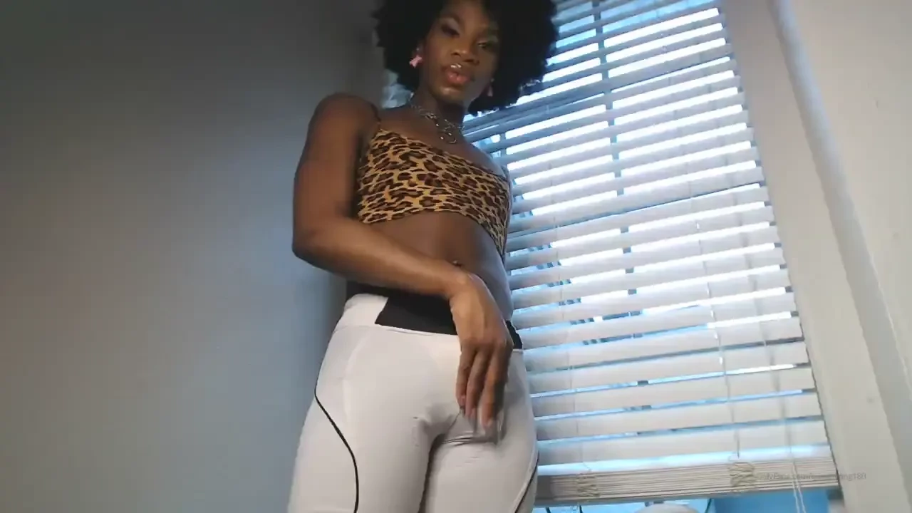 Afro puff bulge huff pov closup giantess version rip down these layers 