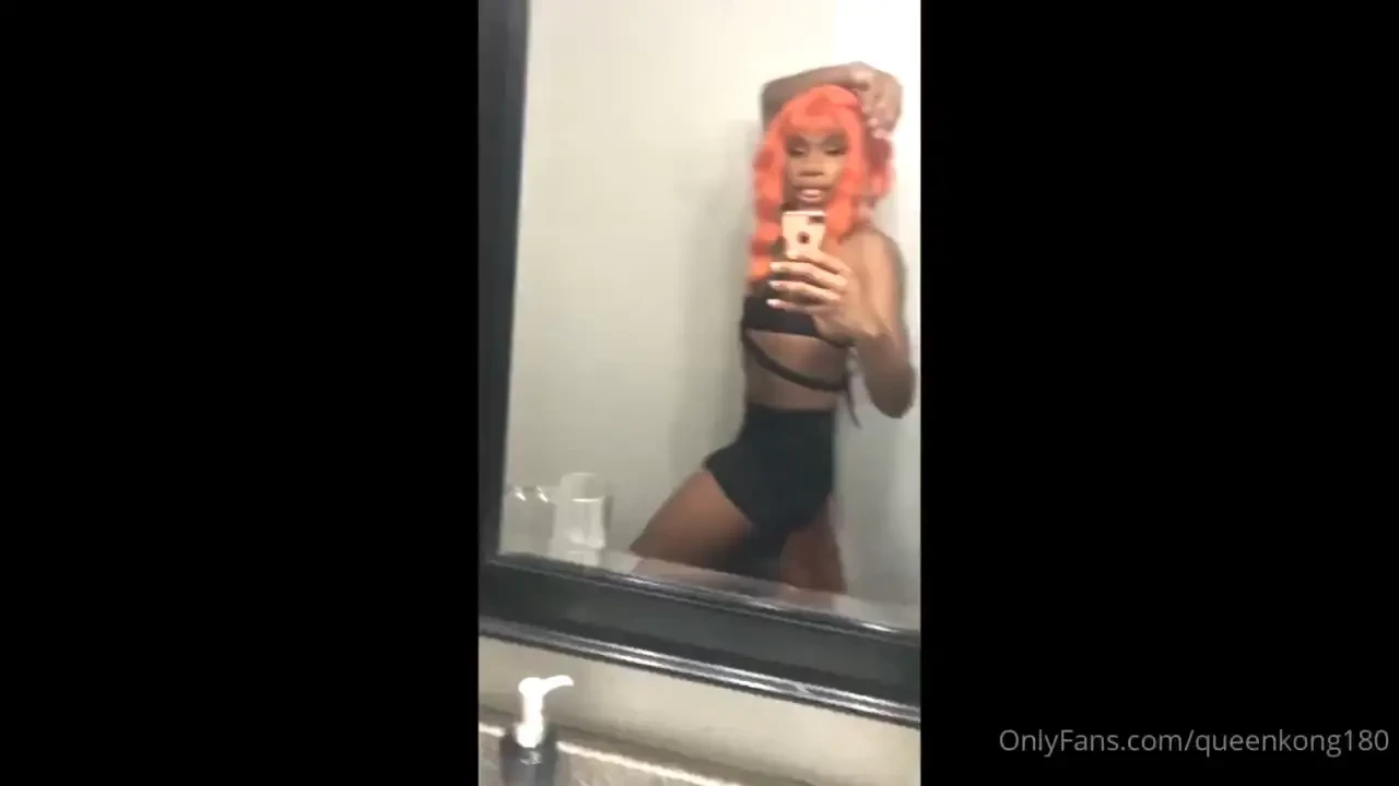 Quarantine queen cumming on my face social distancing is giving me a 