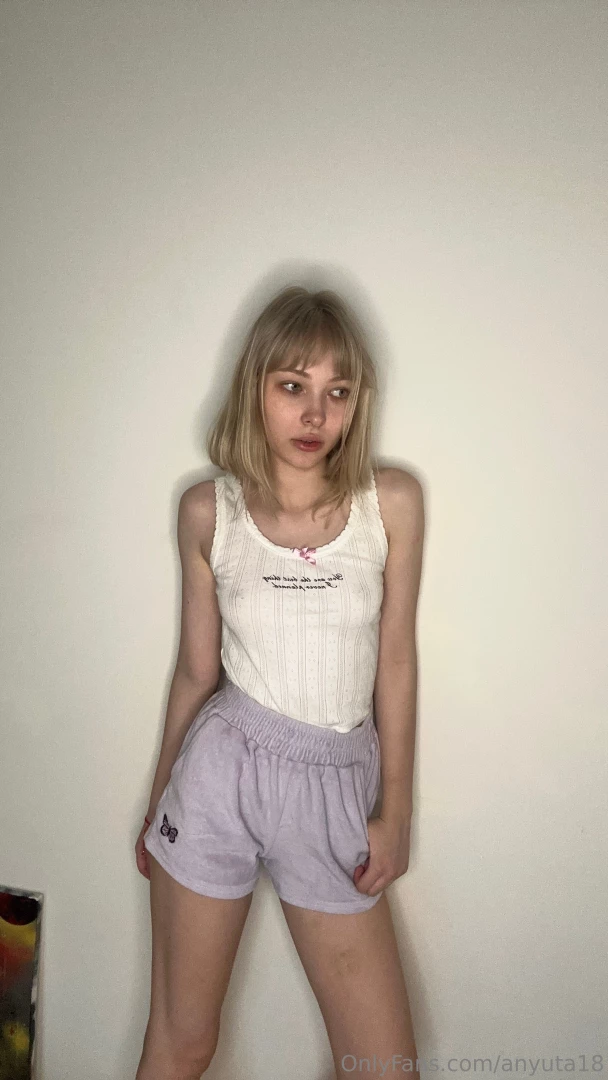 My life s a sitcom wanna be a co-star 