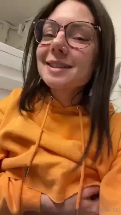 Makes me so horny to play with my pussy when i can be discovered do 