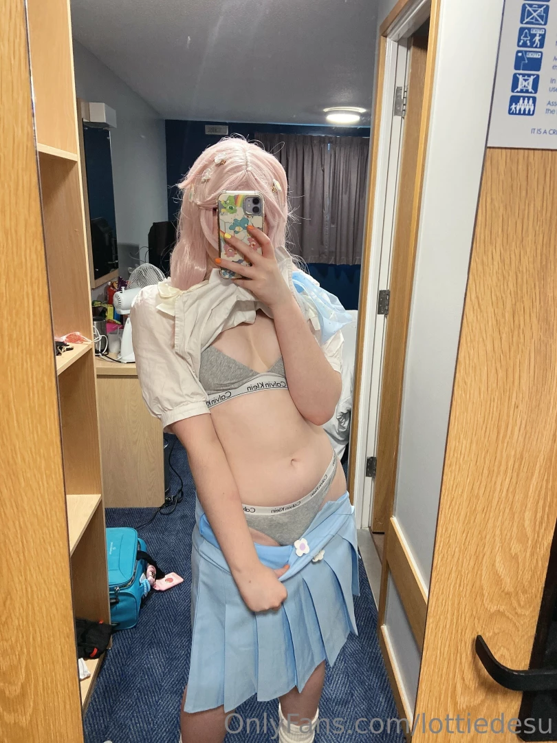 Hey cuties just wanna say that i had a lovely time at egx hehehe and i part 9 