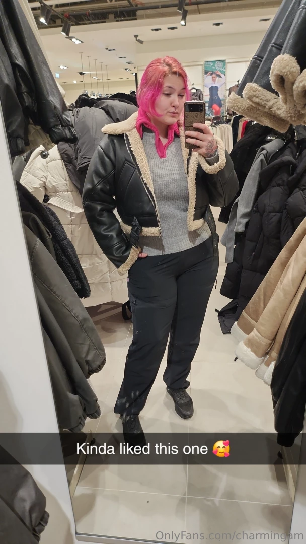 Went out shopping today for my break at work i tried on some gym part 4 