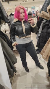 Went out shopping today for my break at work i tried on some gym part 3