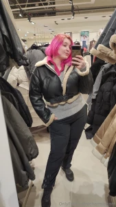 Went out shopping today for my break at work i tried on some gym part 1