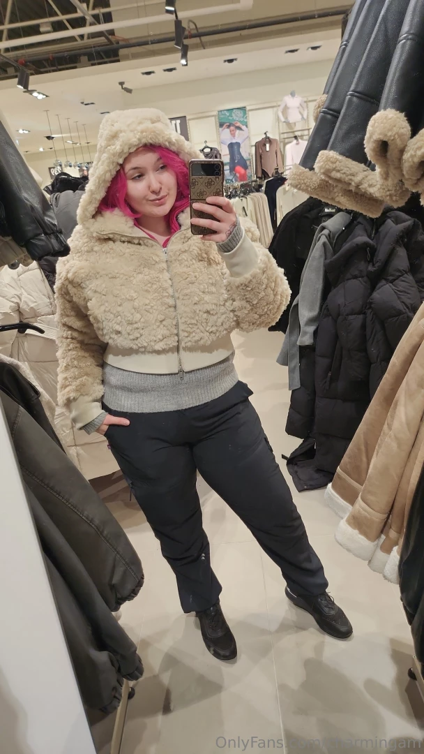 Went out shopping today for my break at work i tried on some gym part 2 