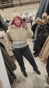 Went out shopping today for my break at work i tried on some gym part 2