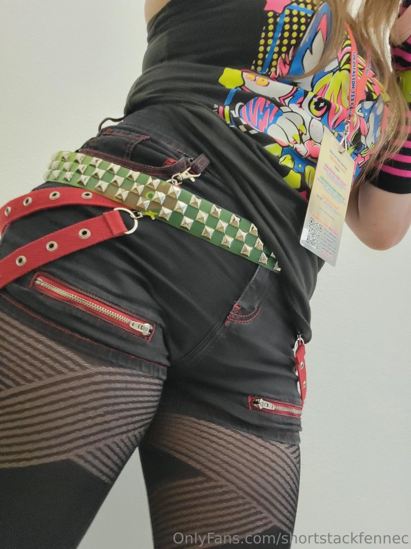 Pov you saw a really cute girl at the anime convention you could ve part 25 