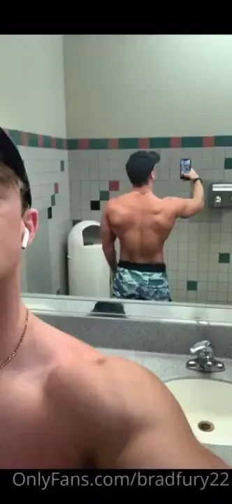 Listen to me getting head last night i love to pull boys hair and make 