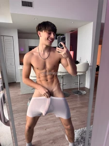 Guess my size in the comments for a reply dm me for nudes today