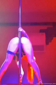 My ass looks so sexy in these tights and how hot you can fuck through part 1