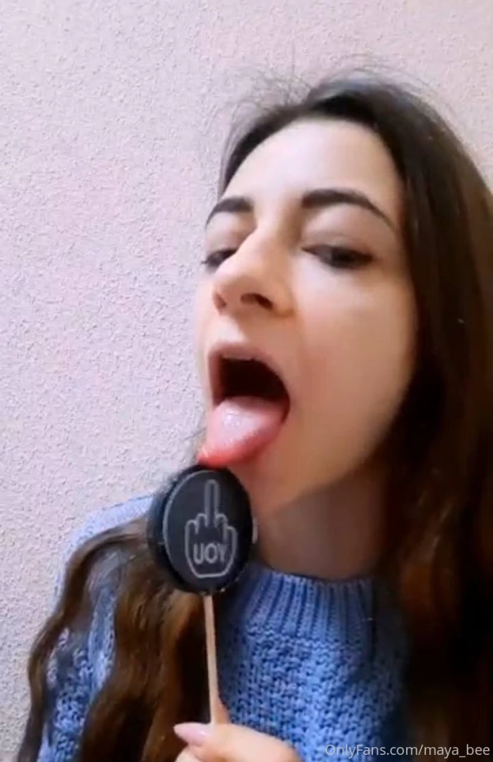 Wanna try my tongue kiss me french 