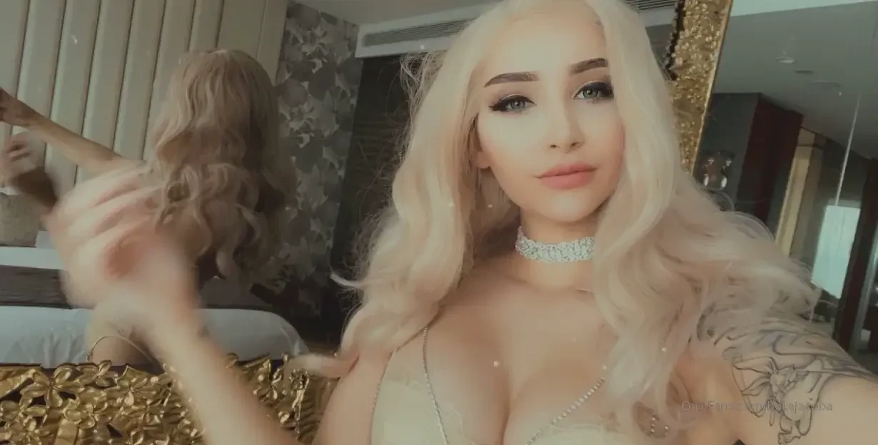 I love feeling sexy yet classy in lingerie x 