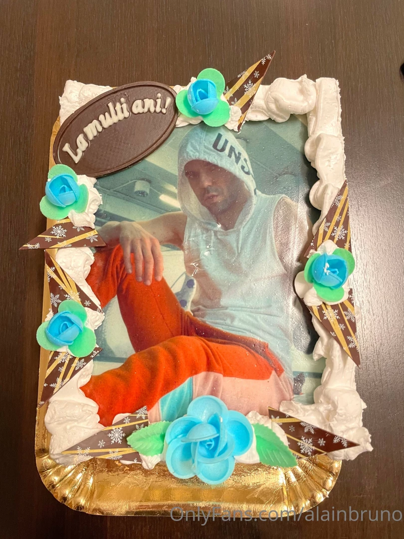 It s not my birthday i received this from a youtube fan i feel so 