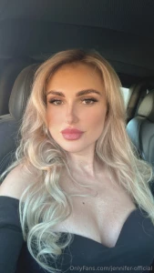 Hi everyone the fall days are so fickle today it s warm again and