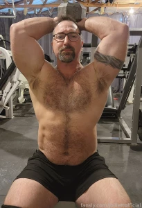 Tricep extensions ftw dad daddy zaddy dilf bear musclebear dilf dadbod