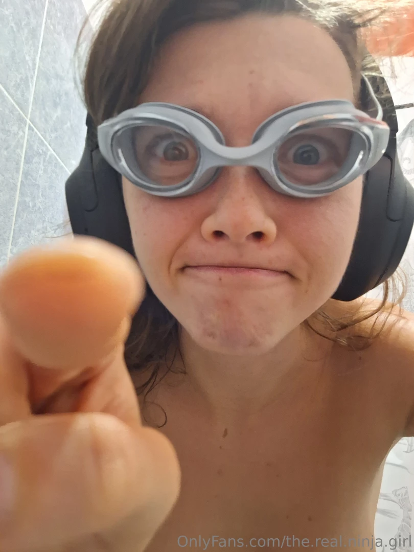 Being weirdo again i finally find my snorkeling goggles put them on my part 4 