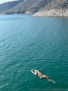 Pretty little moment