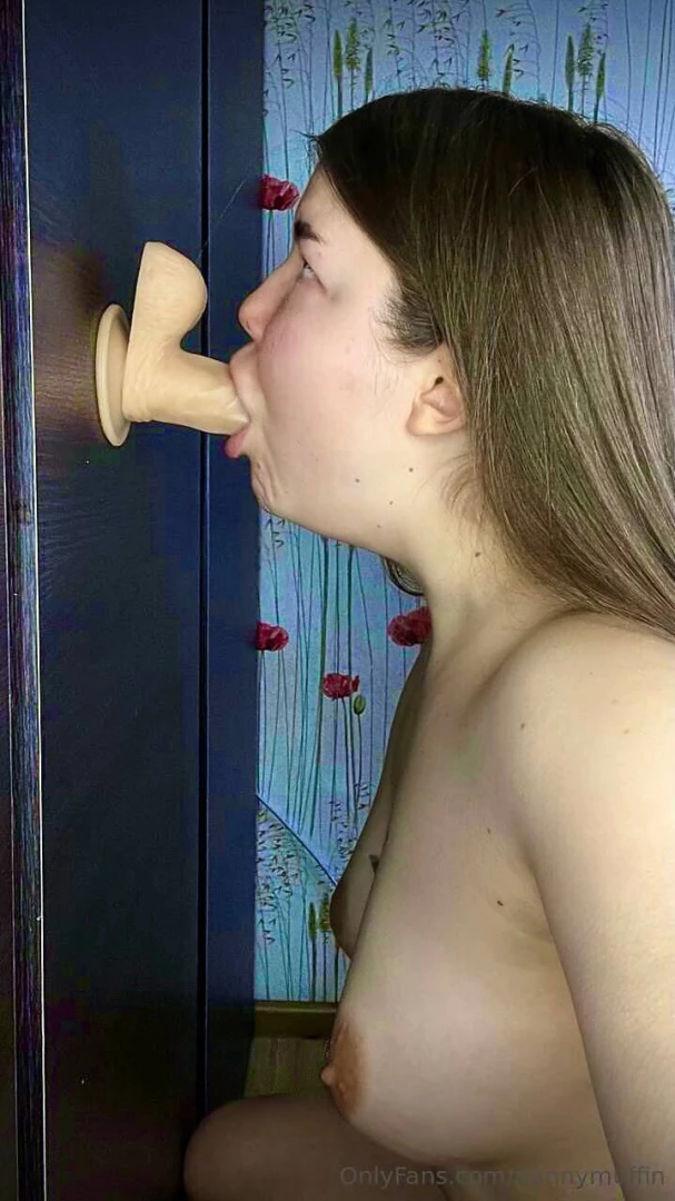 Mind-blowing sexy college slut daniellaroses locked herself in her 