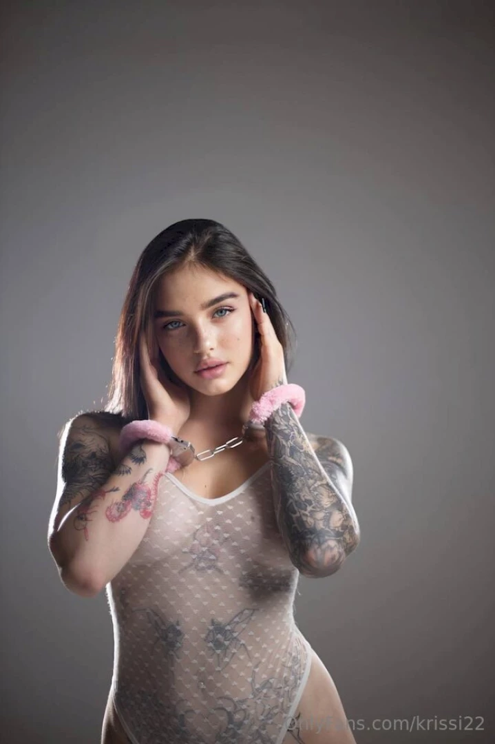 Watch her tease and creamy cum leeleet while gently rubbing her wet part 178 