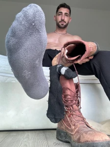 You think that your whole head will fit into that let s check