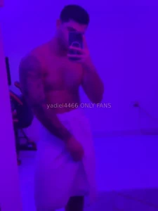 Alone in my house and i m horny solo en casa y estoy bellaco
