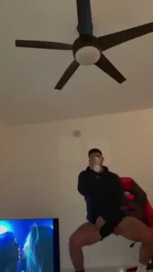 Estare todo el dia en casa contestando mensaje i will be at home all