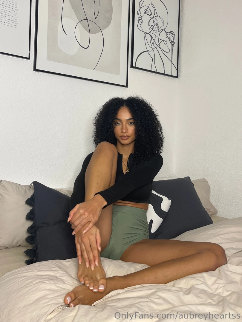 Wanna stay in bed with me the whole day 