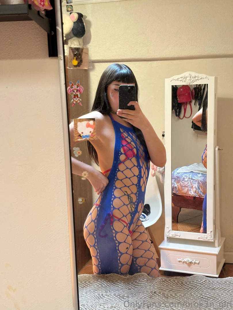 Les gusta como me queda esta malla azul me encantan las mallas de part 2 