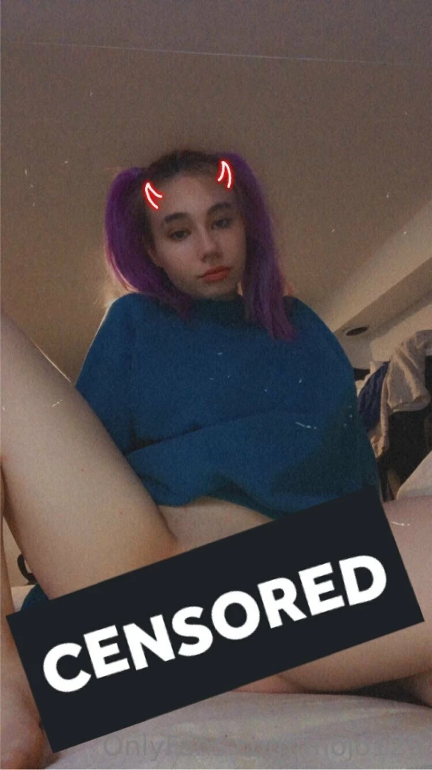 Showing off my pussy 