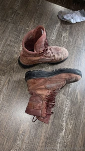 Who want s to buy my boots