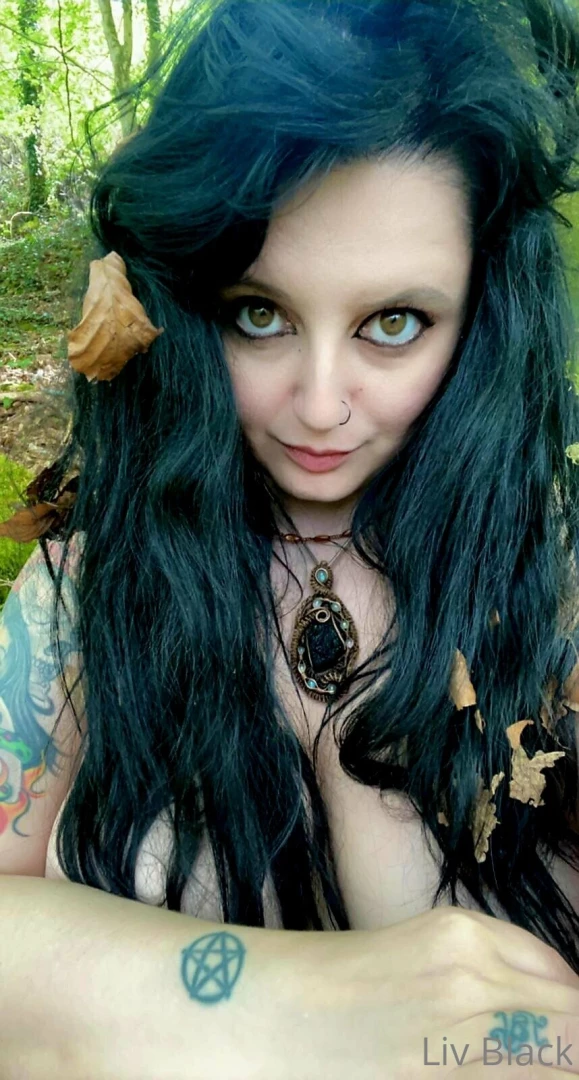 Free content post coming tomorrow a woodland photoshoot between two part 9 