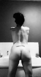 I love playing with black amp white mediums the body makes for such an part 4