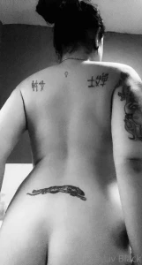 I love playing with black amp white mediums the body makes for such an