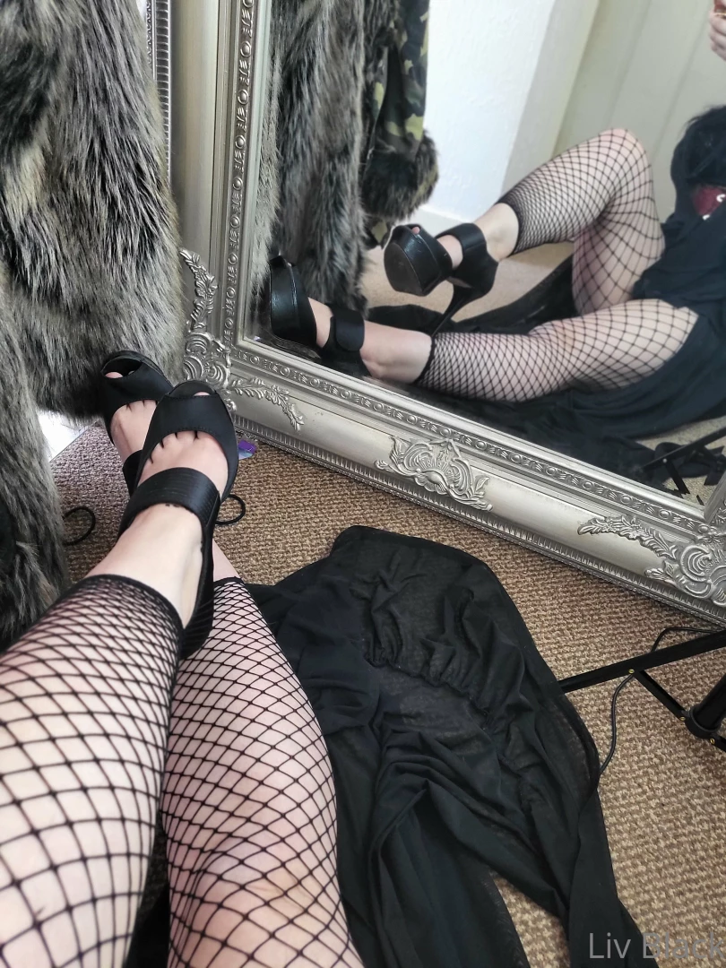I love playing dressup and as always here s a lil free content do i 