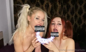 Double dildo blowjob with chiaretta x we both suck this dildo and we