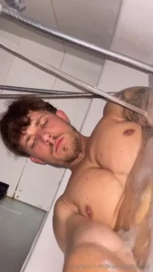 Who want to help daddy scrub the back