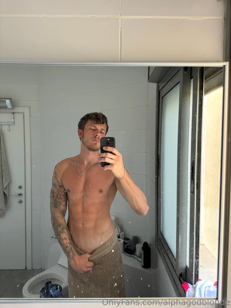 I have a special surprise for you in my dms piggy 