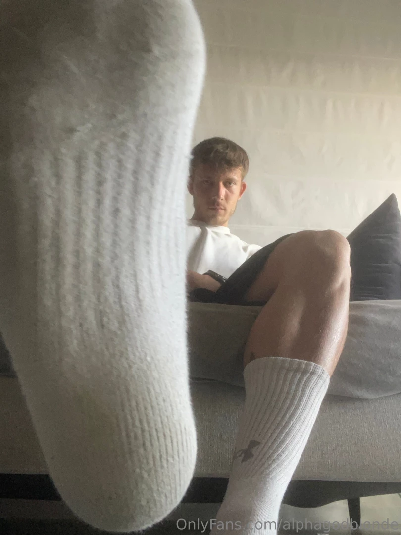 Tell me boy do you want to know how my socks taste like 