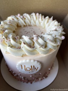 Peek the second pic to see how much i love cake