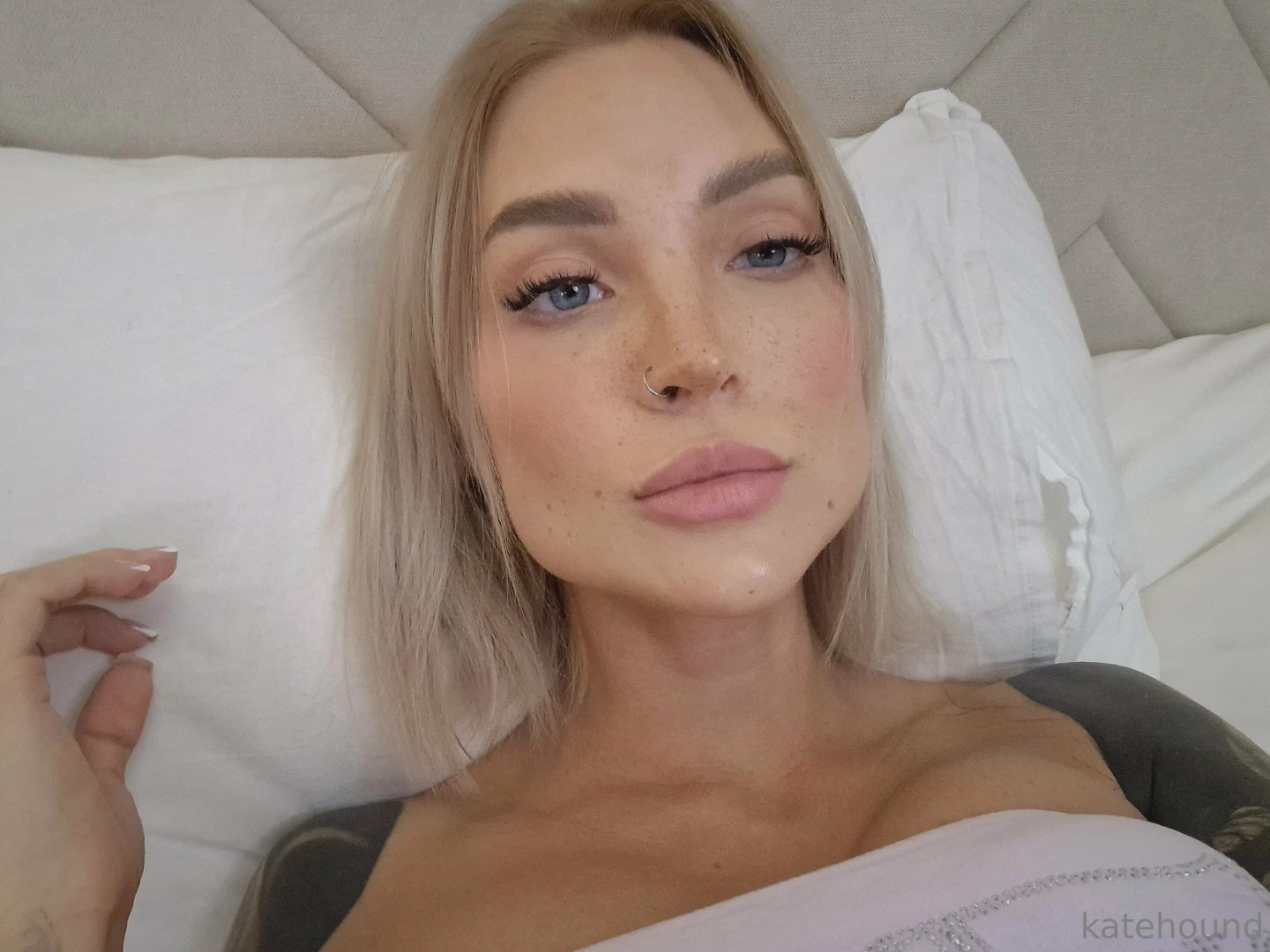 Lazy day in bed but something tells me it wont stay that way for long 